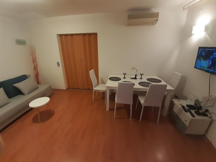 Apartmani Delas Pjescana Uvala Exteriér fotografie