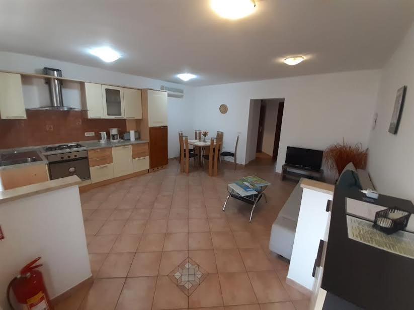 Apartmani Delas Pjescana Uvala Exteriér fotografie